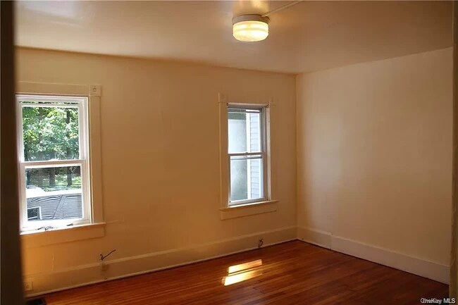 Building Photo - 35 S Chestnut St