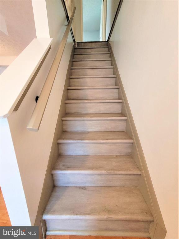 Building Photo - 8072 Grandview Ct