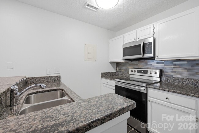 Building Photo - 18865 Vineyard Point Ln