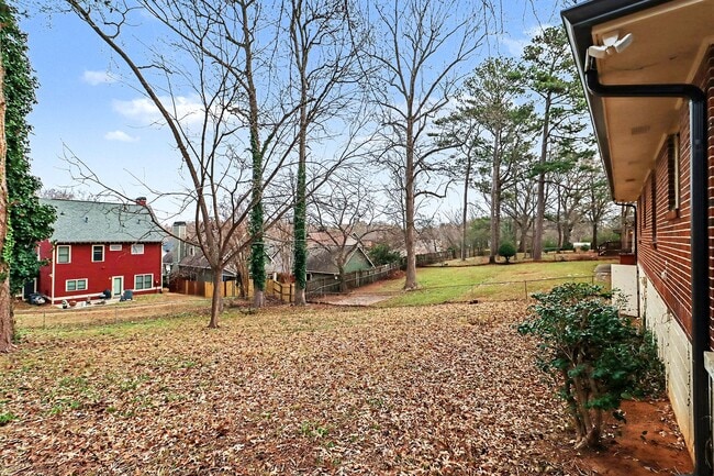 Building Photo - $1,595/month | 3 Bed | 2 Bath | Single-Level Ranch