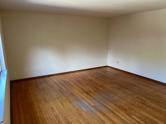 Building Photo - 4 Bedroom Ranch Style Home in Quiet El Sobrante Neighborhood