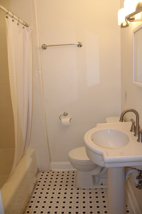 Building Photo - 2507 31st St