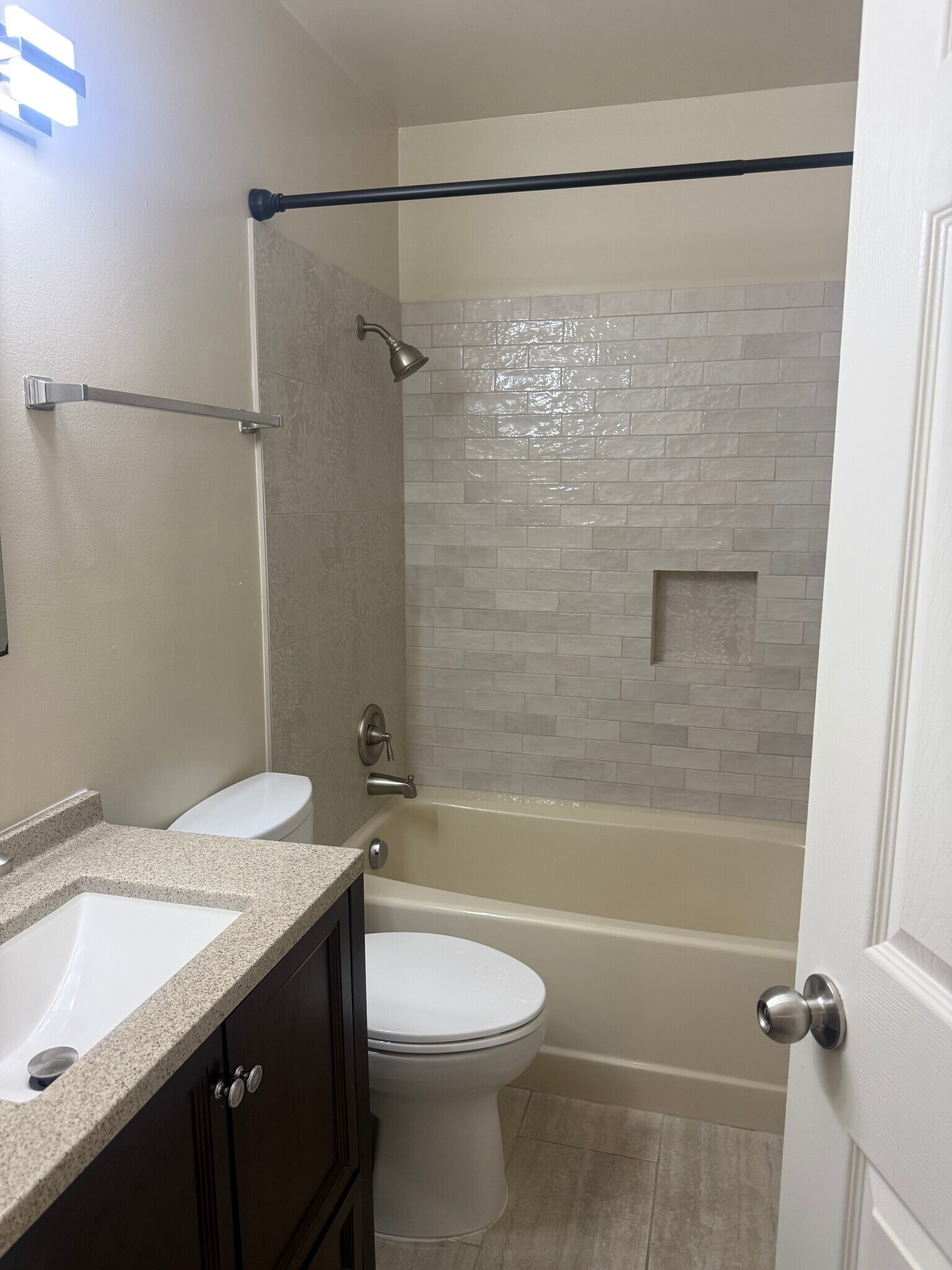 Building Photo - 130 Village Ct