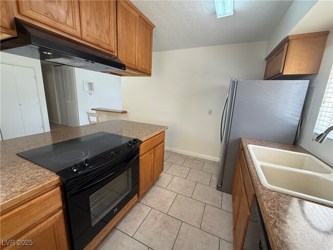 Building Photo - 5643 S Pecos Rd
