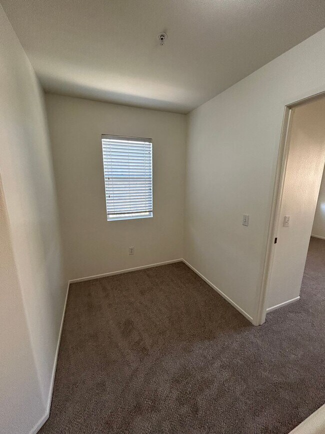 Building Photo - Cute, Clean and Cozy 3 Bedroom Condo w/Attached 2 Car Garage in Murrieta