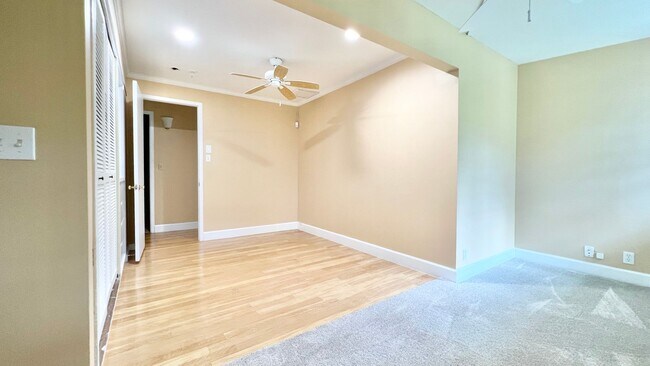 Building Photo - RARELY AVAILABLE 3 BEDROOM NEAR BEACH