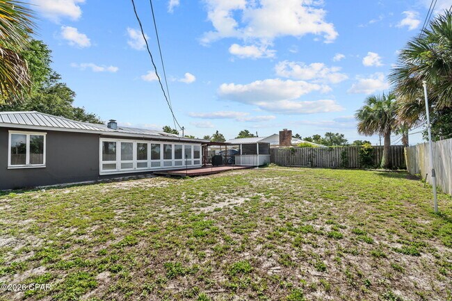 Building Photo - 136 Colina Cir