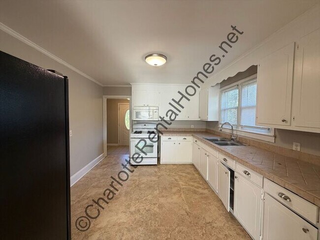 Building Photo - Nice ranch home in Concord