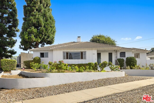 Primary Photo - 8136 Loyola Blvd
