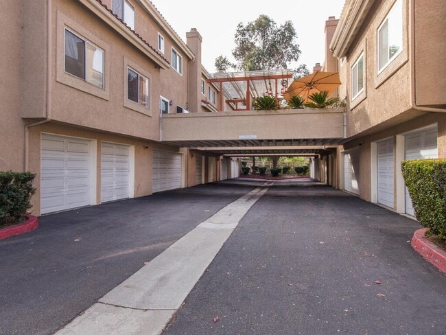 Building Photo - Desireable resort-lifestyle complex in the heart of La Costa!