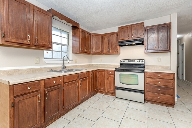 Building Photo - 3 Bedroom home in Gautier