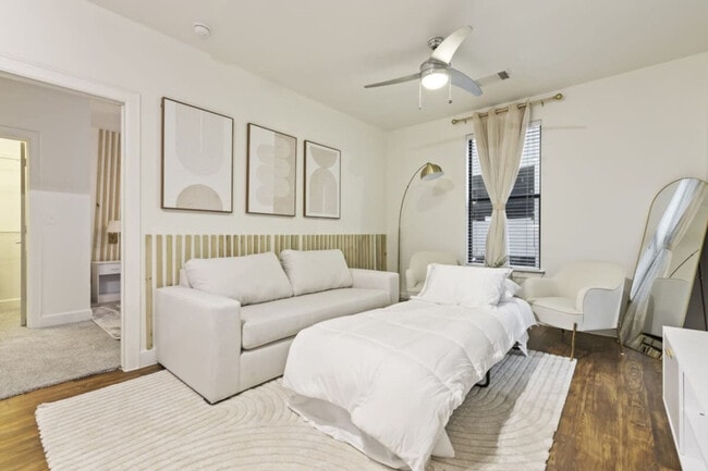 Building Photo - 5250 Town and Country Blvd