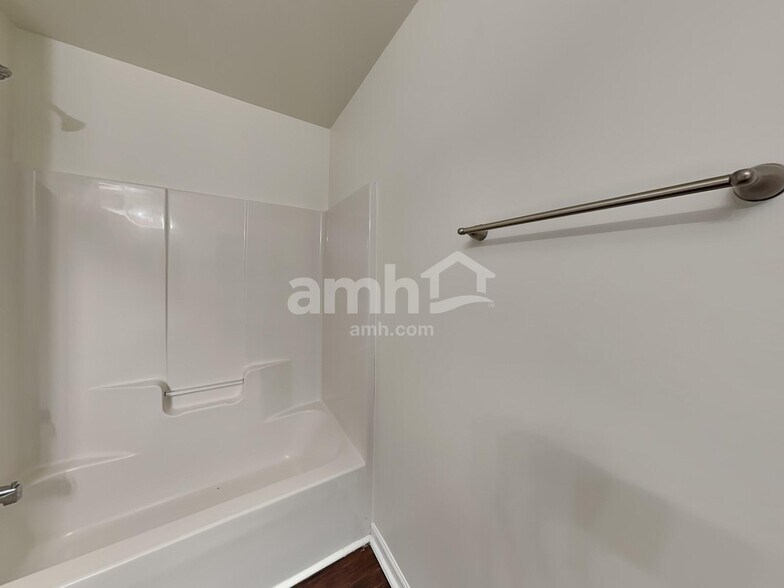 Building Photo - 3007 Linstead Dr