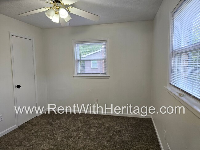 Building Photo - Amazing 4 Bedroom/ 2 Bath Home / Bonus Roo...