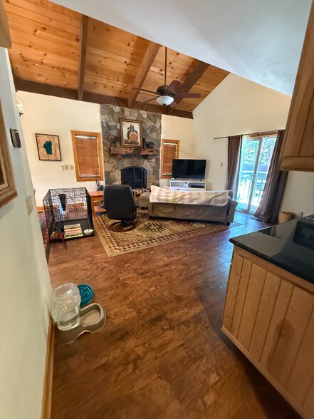 Building Photo - 1025 Tomahawk Trail