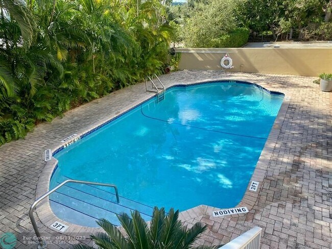 Building Photo - 1050 SE 15th St