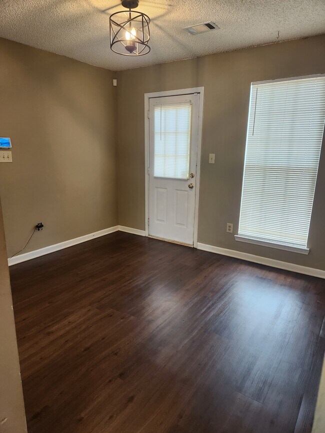 Building Photo - 739 Hynds Springs Dr