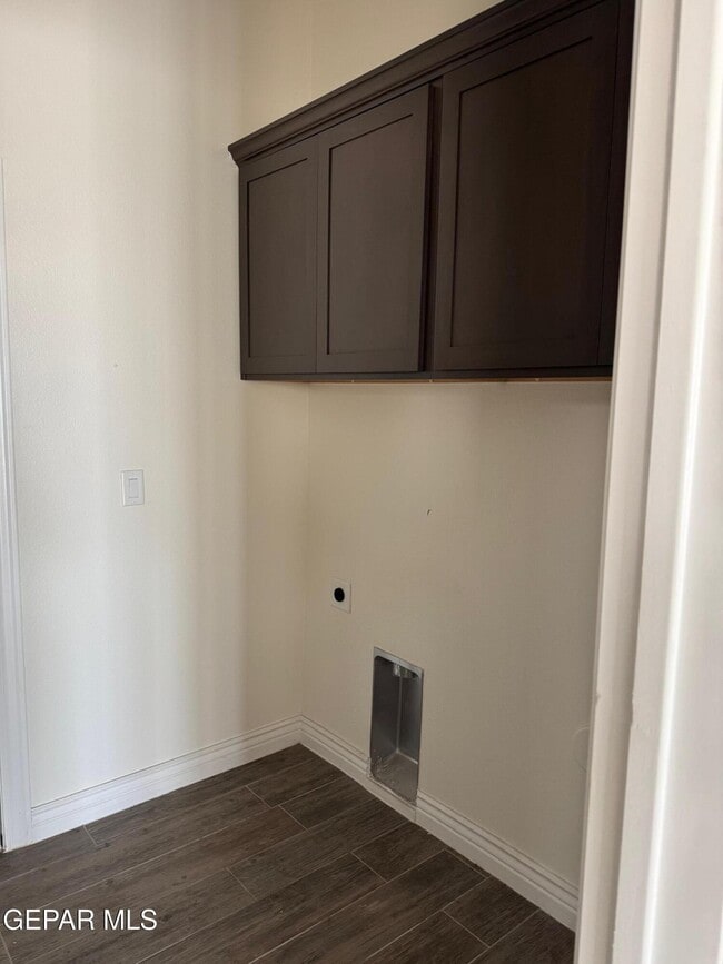 Building Photo - 229 Farnborough St