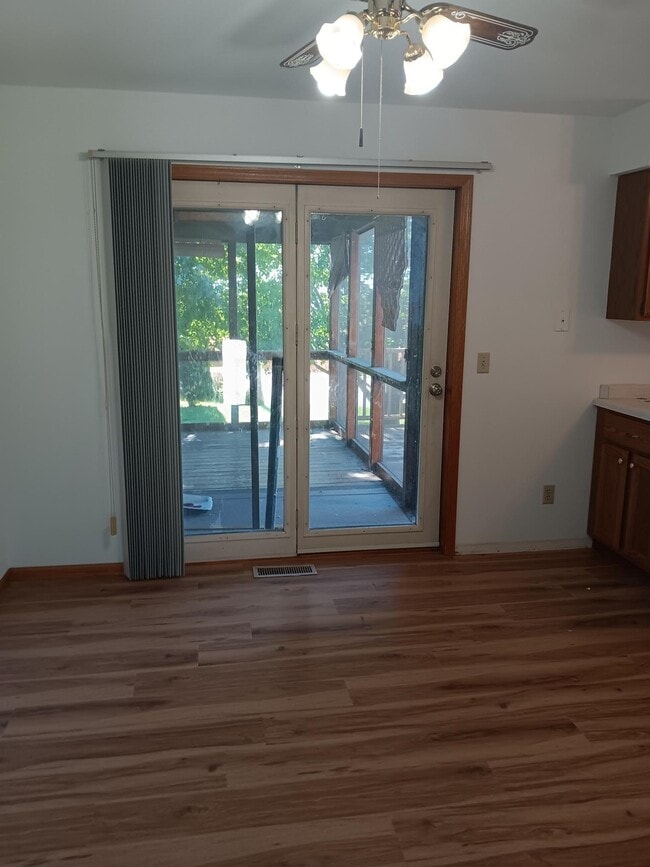 Building Photo - 2651 Stanbrook St