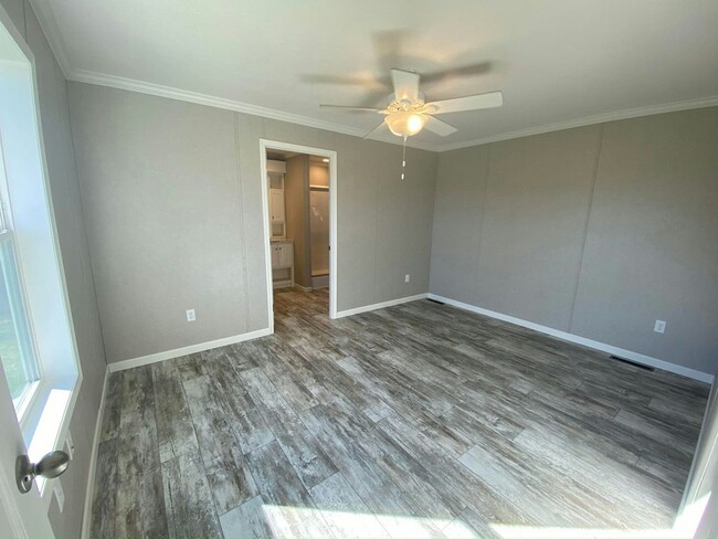 Building Photo - 129 Zimmer Dr W