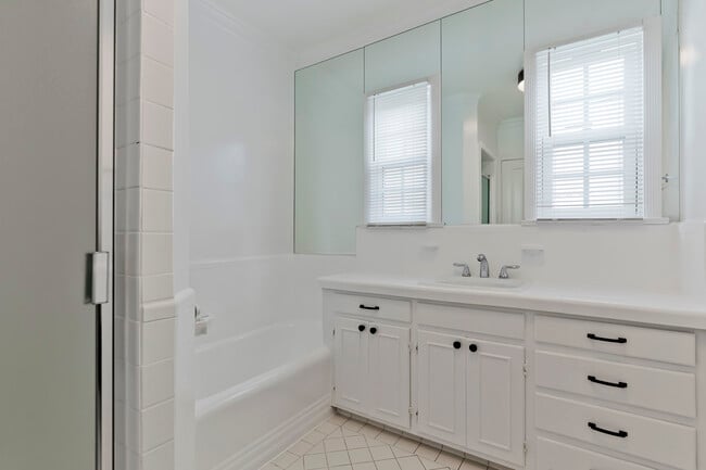 Building Photo - 9336 W Olympic Blvd