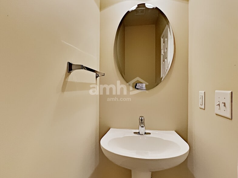 Building Photo - 3106 Cathey Ct