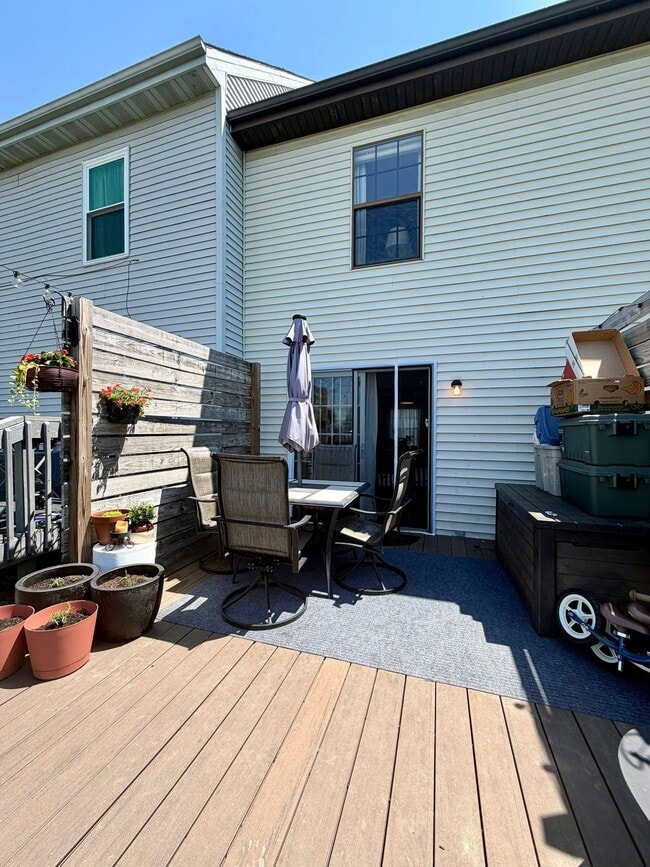 Building Photo - 60 Carriage House Dr