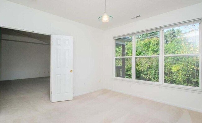 Building Photo - 1430 Fox Pointe Cir