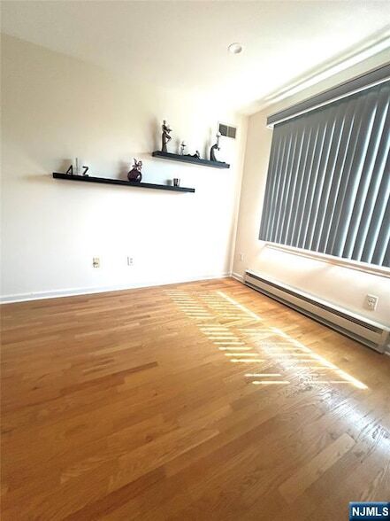 Building Photo - 302 Grand Ridge Dr