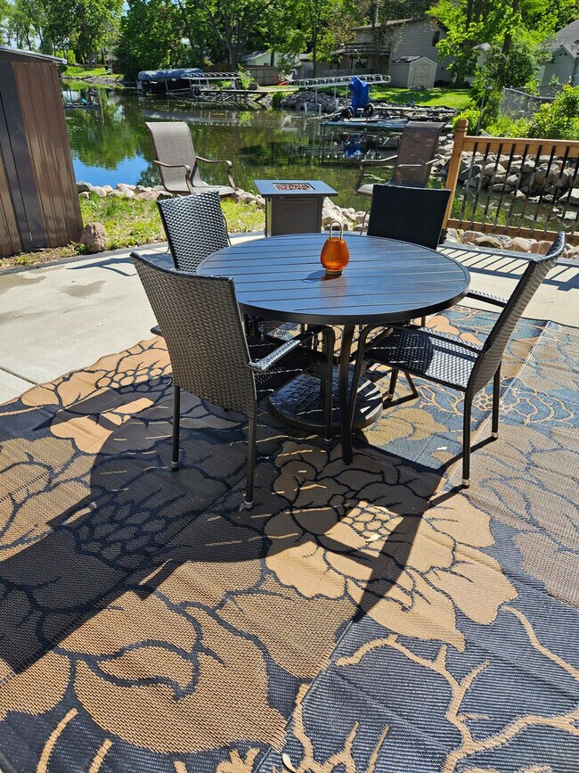 Building Photo - 5913 Lake Edge Rd