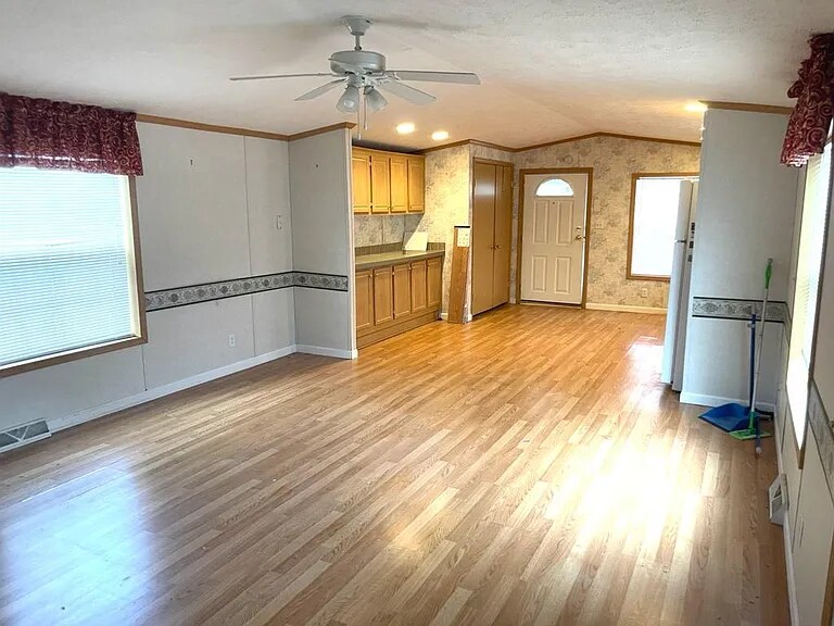 Building Photo - 37 Hubbard Ave