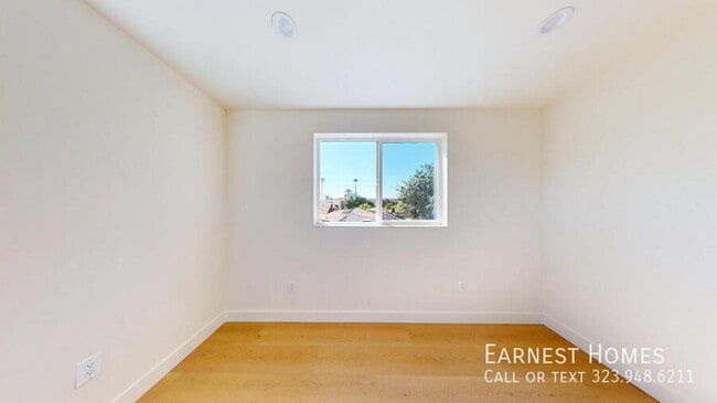 Building Photo - 6445 Satsuma Ave