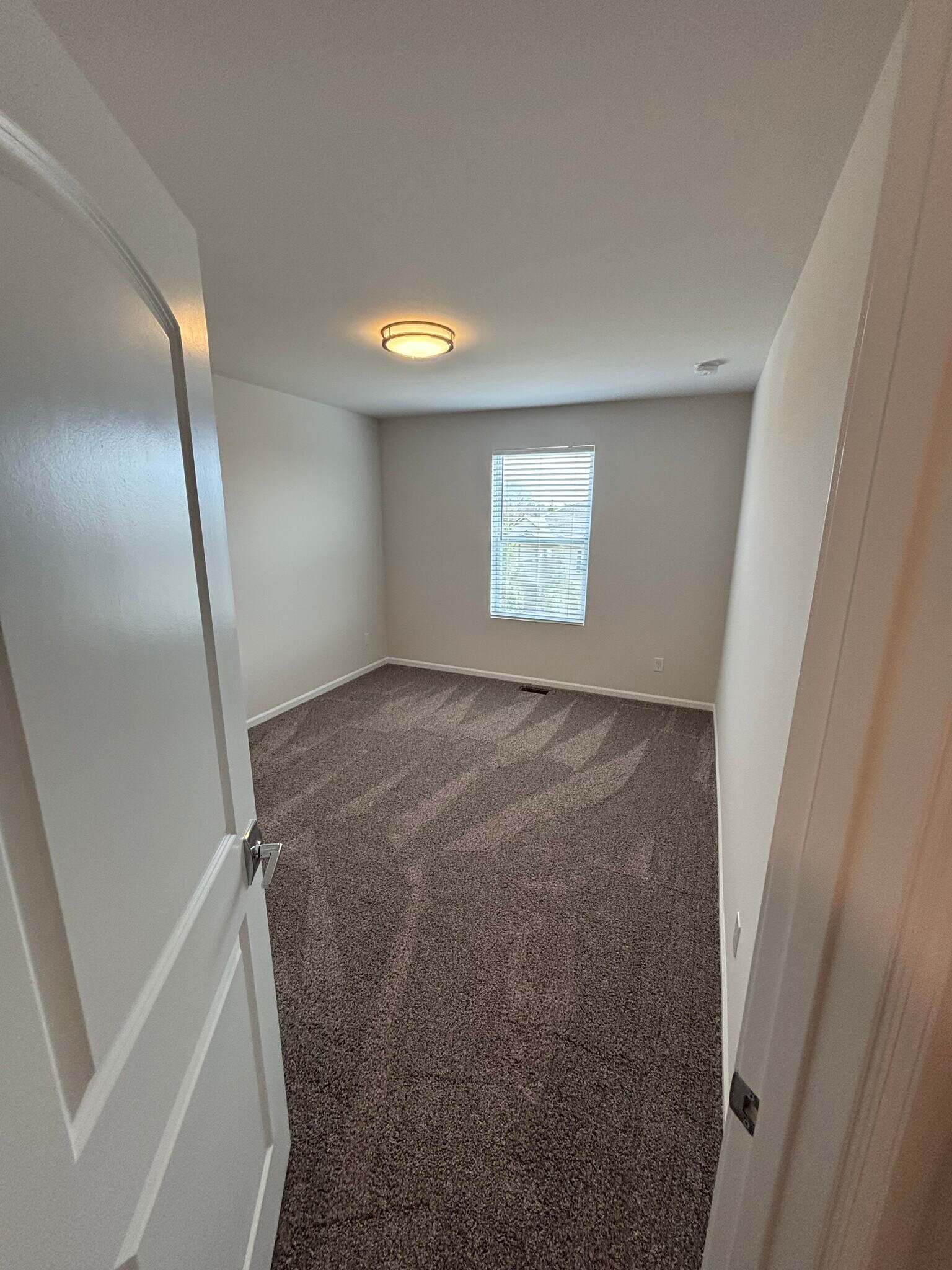 Building Photo - 1502 Salt Springs Dr