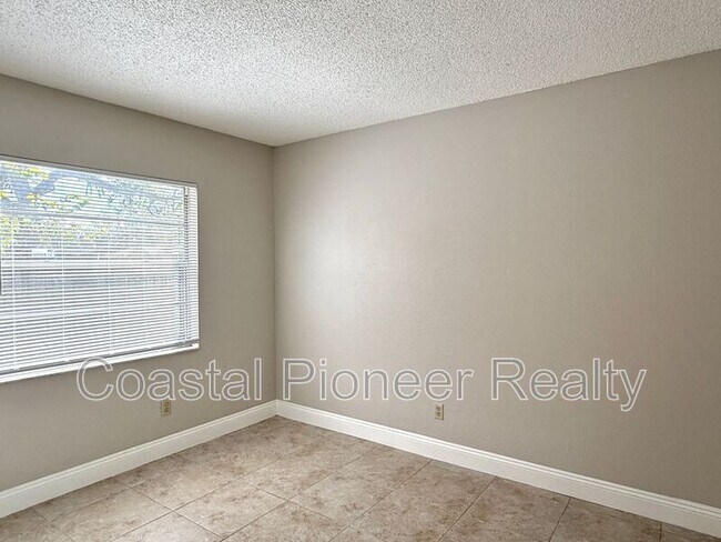 Building Photo - 606 Sandy Creek Dr