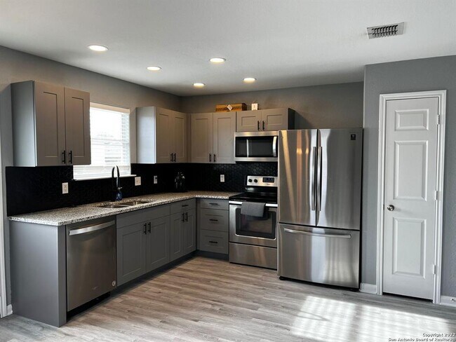 Building Photo - 5923 Fox Canyon
