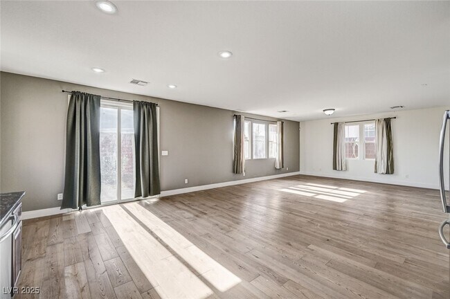 Building Photo - 6935 Galeria Posada Ave