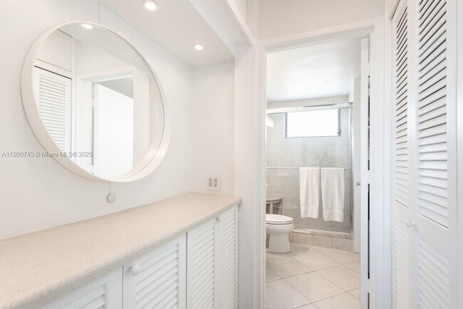 Building Photo - 9101 E Bay Harbor Dr