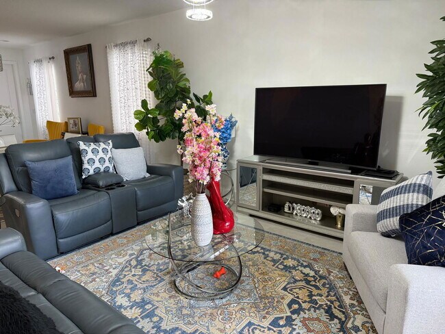 Building Photo - 5227 Nevola Ave