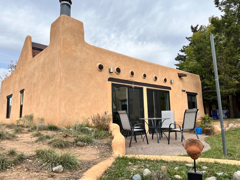 Building Photo - 128 Dona Ana Dr