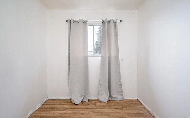 Building Photo - Remodeled 3 Bedroom, 1 Bath Home with Fenced Yard