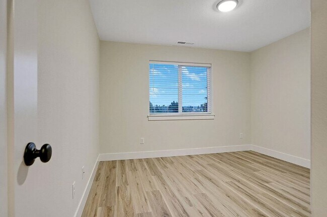 Building Photo - BOONE661-663 -NEW