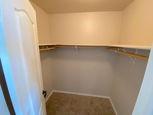 Building Photo - East El Paso 3bed/2bath Refrig A/C