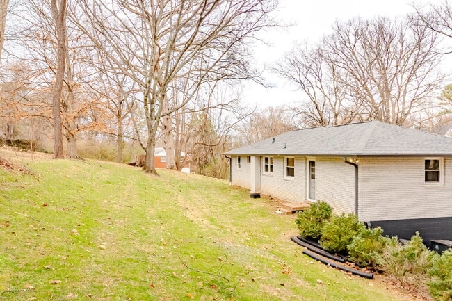 Building Photo - Fantastic 3 (4-ish) Bed Home | Lawn Care Included