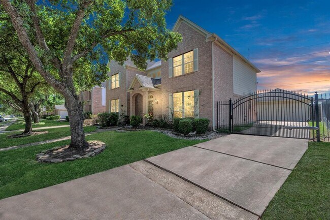 Building Photo - 3210 Shadowwalk Dr