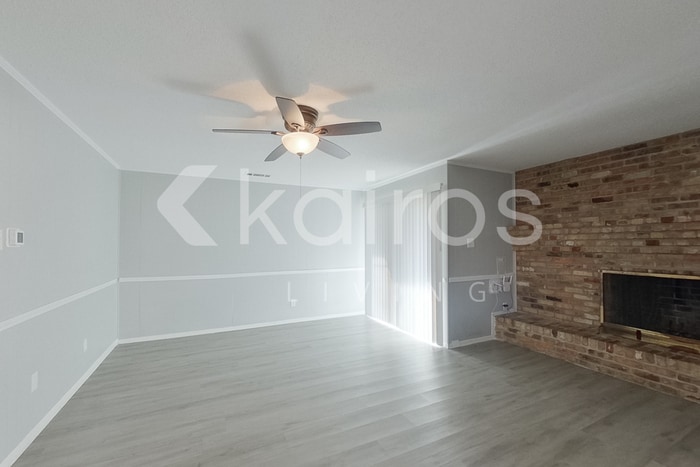 Building Photo - 350 E Davis Cir