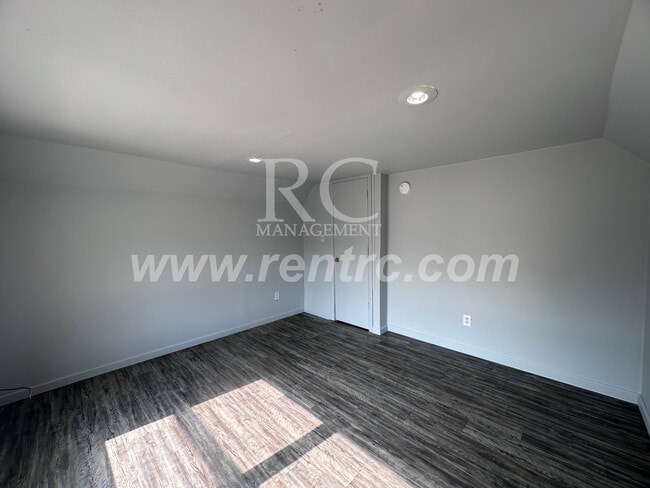 Building Photo - 512 Griffin-
