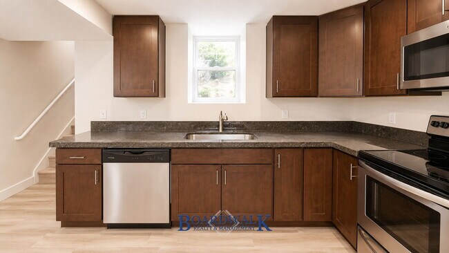 Building Photo - 555 S 900 E
