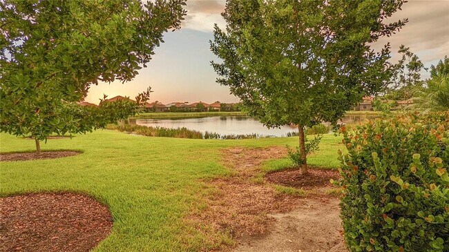 Building Photo - 9904 Hilltop Dr