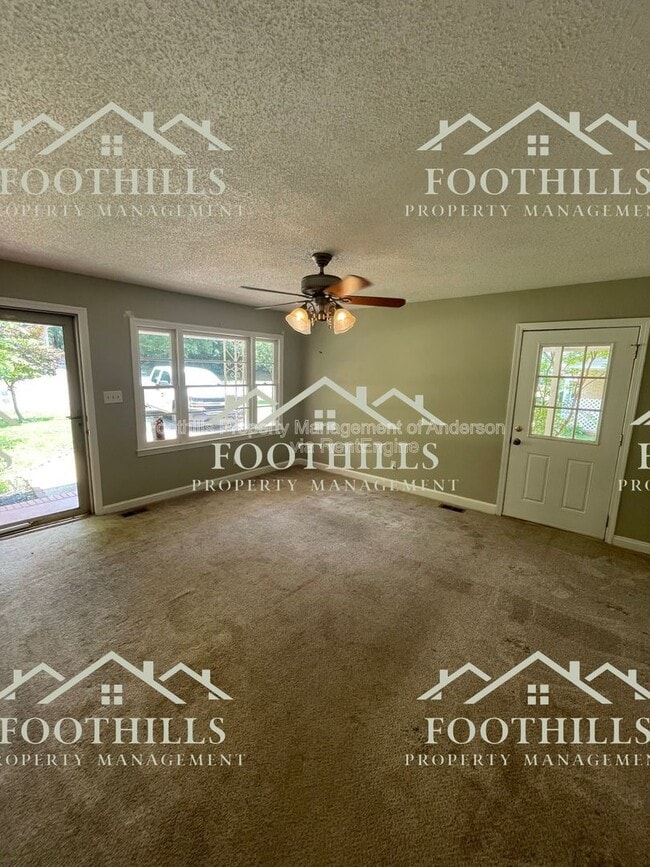Building Photo - 411 Camellia Dr