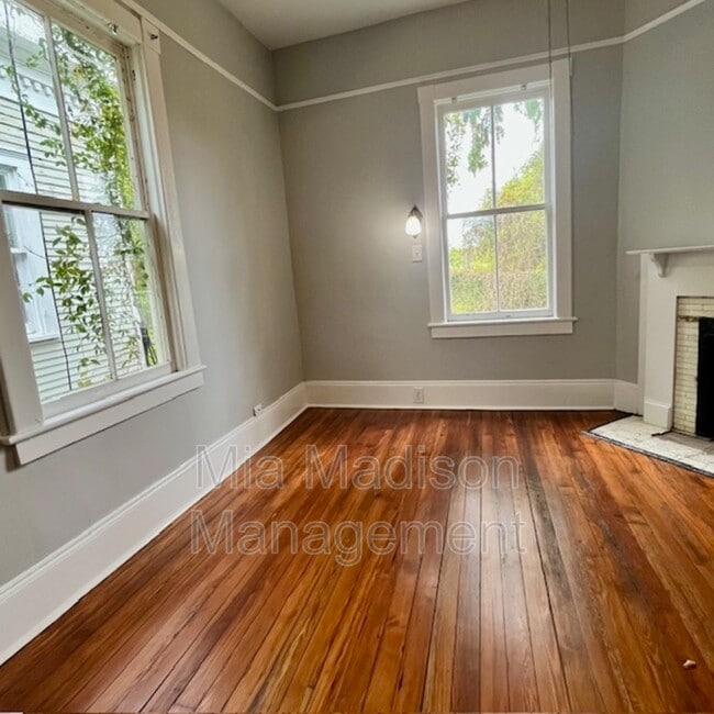Building Photo - 123 E 40th St